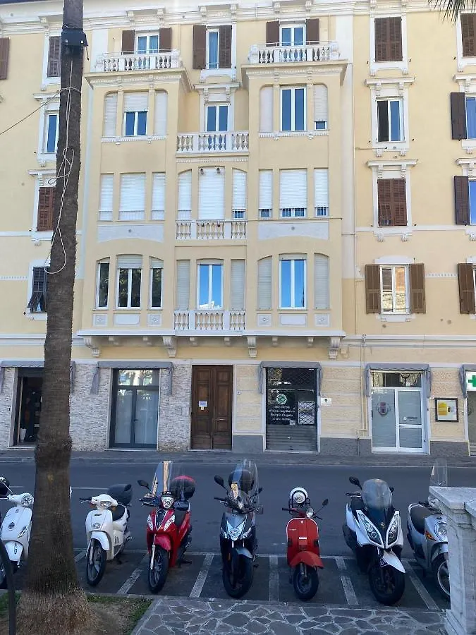 Apartment Casa Celeste, Bilocale Nel Pieno Centro Di Alassio Italy