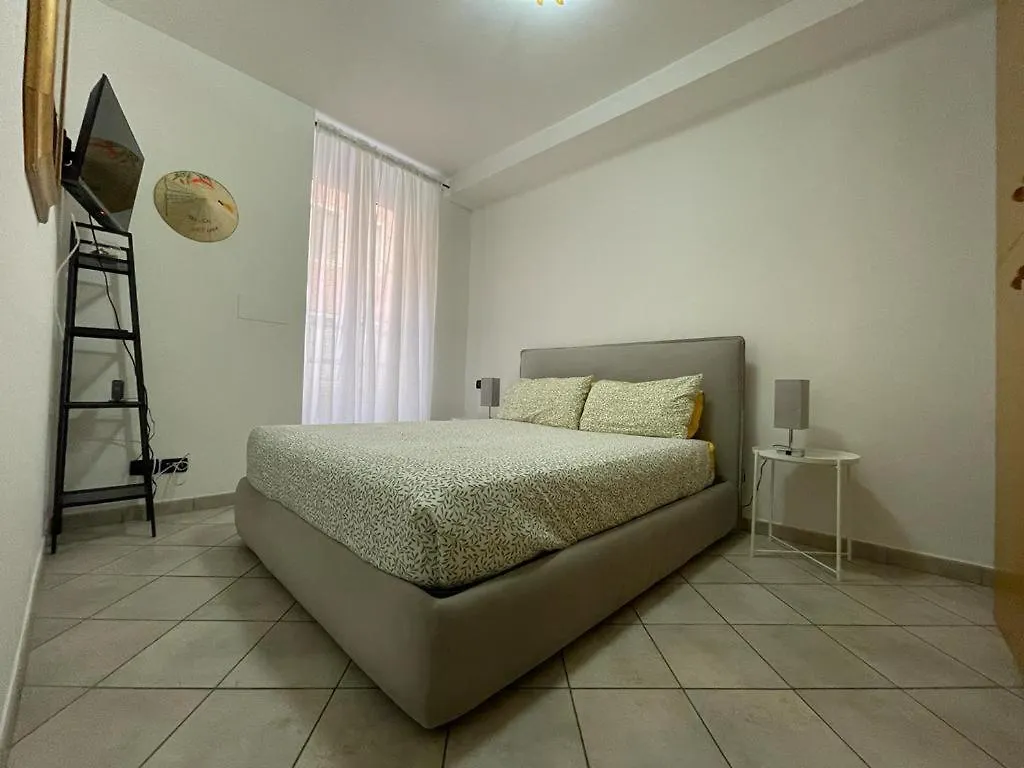 Casa Celeste, Bilocale Nel Pieno Centro Di Alassio 0*,  Italy
